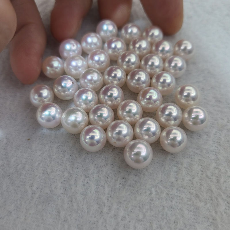 White japanese akoya pearls