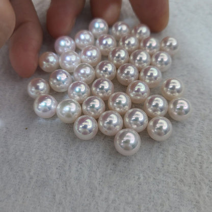 White japanese akoya pearls