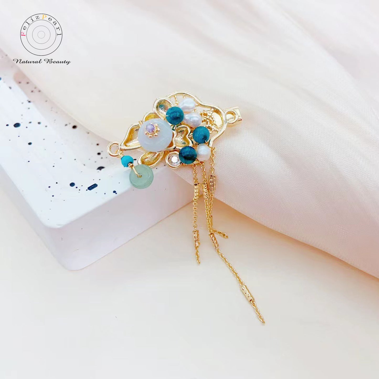 Chinese style.Hanfu Pearl Lotus Pearl Brooch - Feliz Pearl 