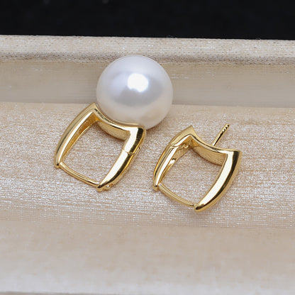 WomenSquareHuggiePearlEarringMounting2