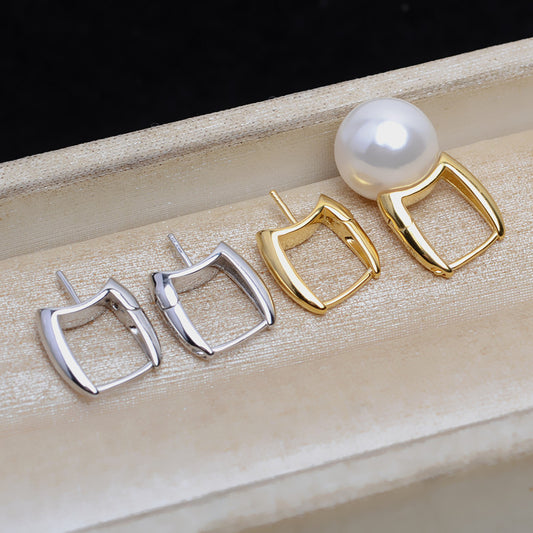 WomenSquareHuggiePearlEarringMounting4